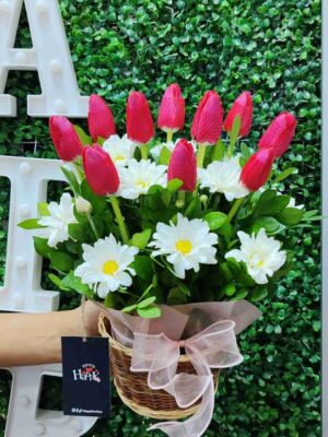 Cesta de 10 Tulipanes rojos