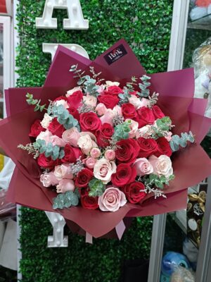 Buchón 50 rosas y mini rosas 🌹