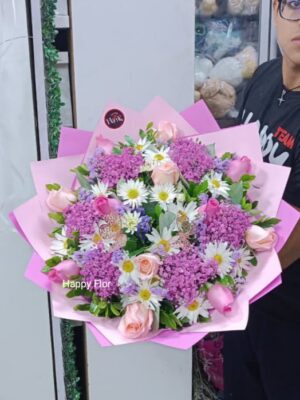 Ramo con rosas y flores 🩷