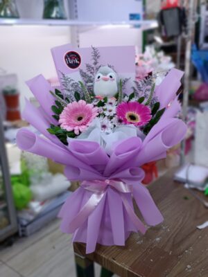 Ramo Gerberas con Pingüino 🩷