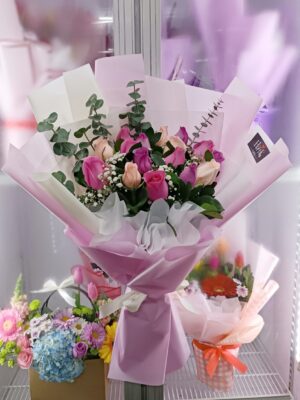 Ramo de rosas variadas