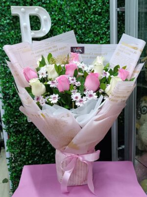 Ramo de 12 rosas rosado y blanco 🩷