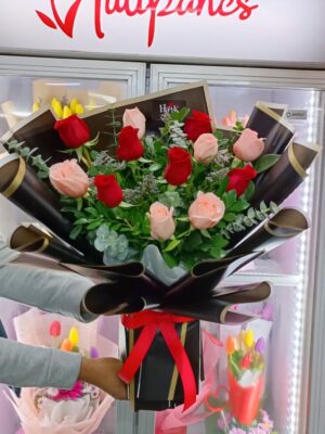 Ramo Elegante de Rosas