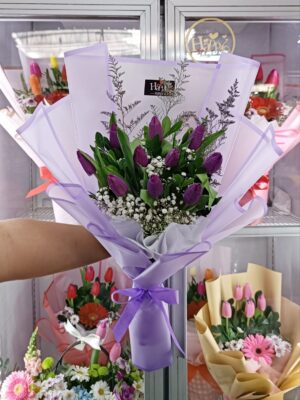 Ramo de 10  Tulipanes  morados 💜