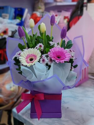 Box de 5 Tulipanes 🤍💜