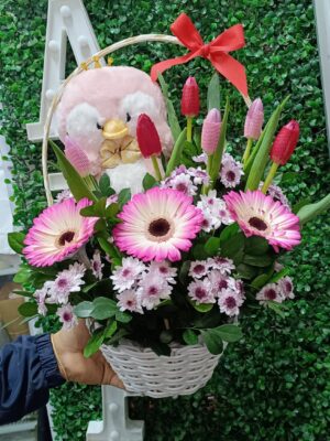 canasta de Tulipanes con Pingüinita 🩷