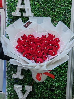 Ramo corazón ♥️ con 24 rosas