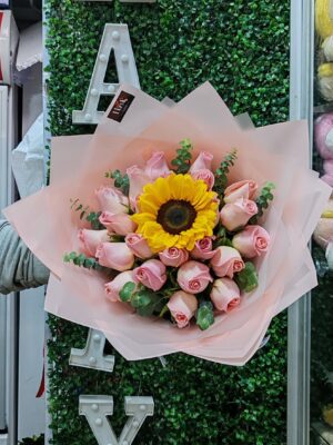 Buchón de 24 rosas con Girasol 🌻🩷