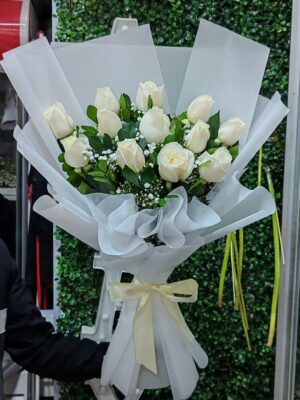 Ramo con rosas blancas 🤍