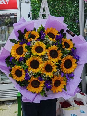 Ramo tipo buchón con 12 Girasoles