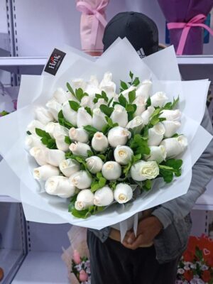 Ramo de 50 rosas blancas 🤍