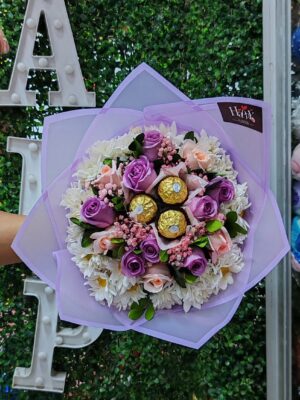 Ramo de rosas con Chocolate Ferrero 💜
