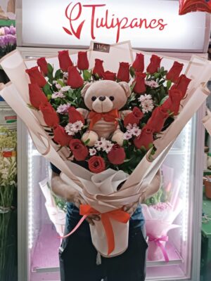 Ramo Corazón de rosas con Peluche