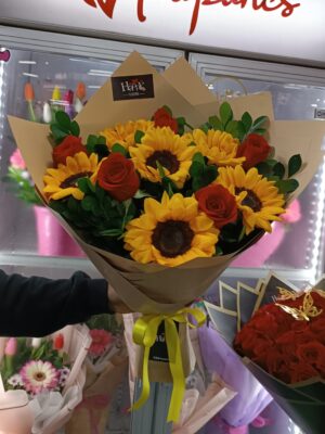 Ramo de Girasoles y Rosas