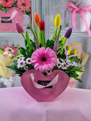 Corazón con 5 Tulipanes