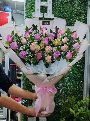 Ramo de 24 rosas con base