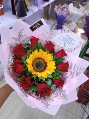 Ramo de Rosas y Girasol 🌻