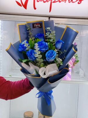 Ramo de 6 rosas azules 💙