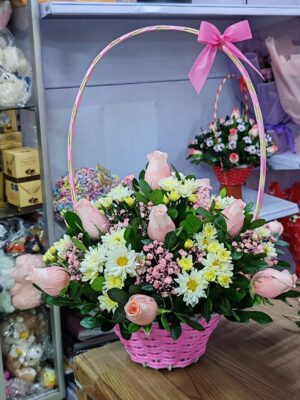 Canasta de rosas rosadas 🩷