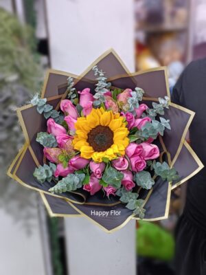 Ramo de 24 rosas  con Girasol