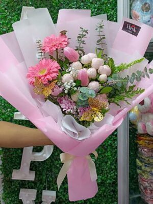 Ramo de Rosas Inglesas y tulipanes