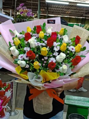 Ramo de 24 rosas variados