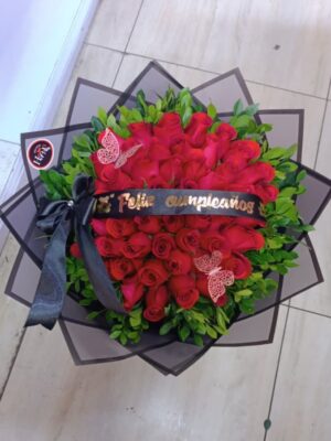 Buchón de 50 rosas con cinta