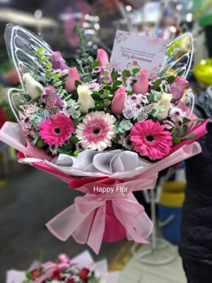 Ramo Mariposa con rosas 🦋