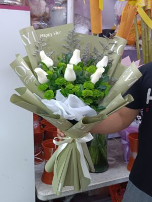 Ramo de 6 rosas blancas