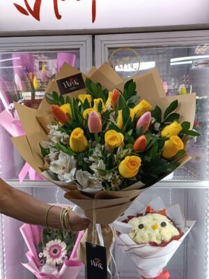 Ramo de rosas y Tulipanes
