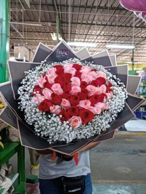 Buchón Bicolor de 50 rosas (rojo/ rosado)