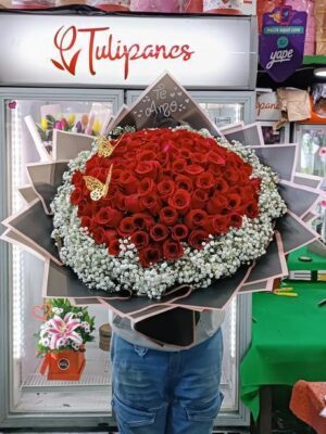Buchón de 100 rosas rojas