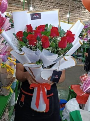 Ramo de 12 rosas rojas