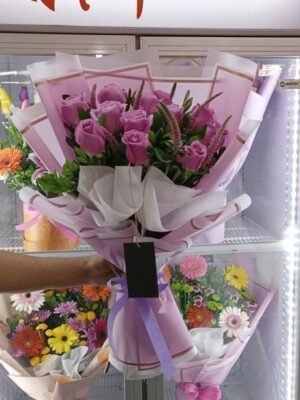 Ramo de 12 rosas lilas