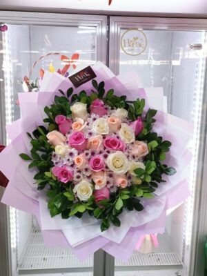 Ramo Buchón con 24 rosas en colores pasteles