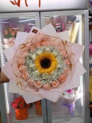 Ramo de Rosas centro Girasol 🌻