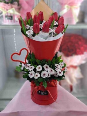 Box con 10 tulipanes rojos