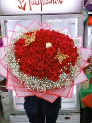Buchón con 100 rosas rojas 🌹