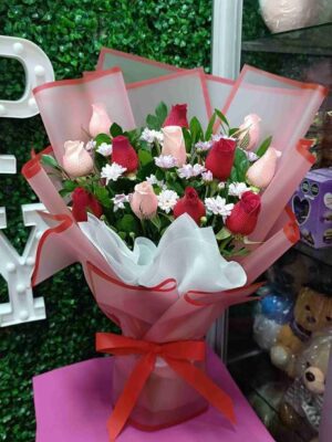 Ramo de 12 Rosas rojo y rosado