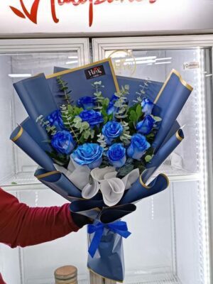 Elegante Ramo de 12 rosas azules💙