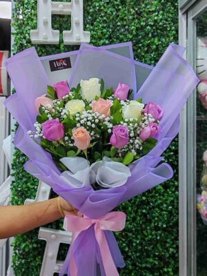 Ramo de 12 rosas en tonos pasteles
