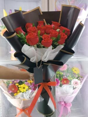 Ramo de 12 rosas rojas