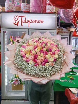 Buchón con100 rosas surtidas