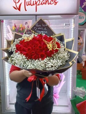 Buchón con 50 rosas rojas 🌹